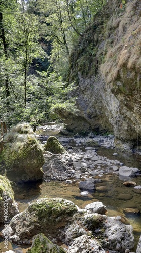 sentier des gorges de la Jordanne dans le Cantal, Auvergne