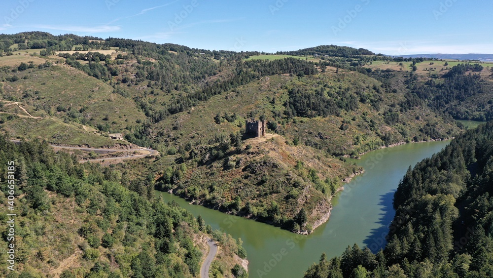 Gorges de la Truyère et ruines du château d'Alleuze