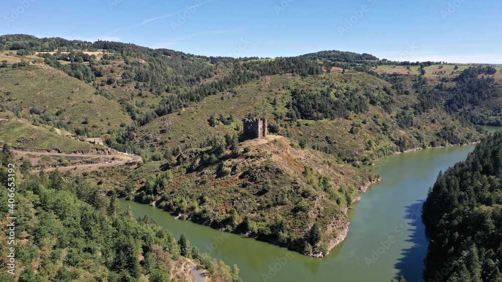Gorges de la Truyère et ruines du château d'Alleuze