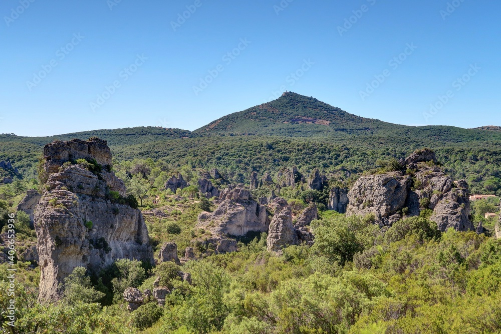 cirque de dolomites de Mourèze dans l'Hérault