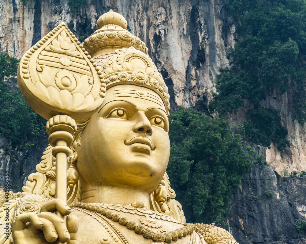 Φωτογραφία Gigantic statue of Murugan, at the entrance of the Batu Caves temple in Kuala Lu