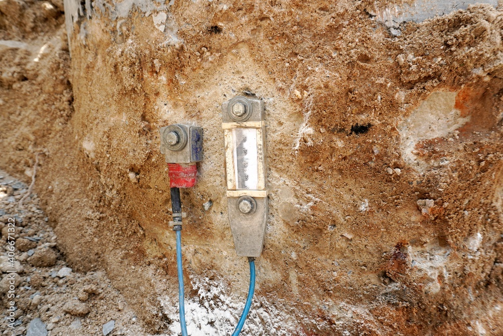 Transducer and accelerometer sensor including strain transducer is part