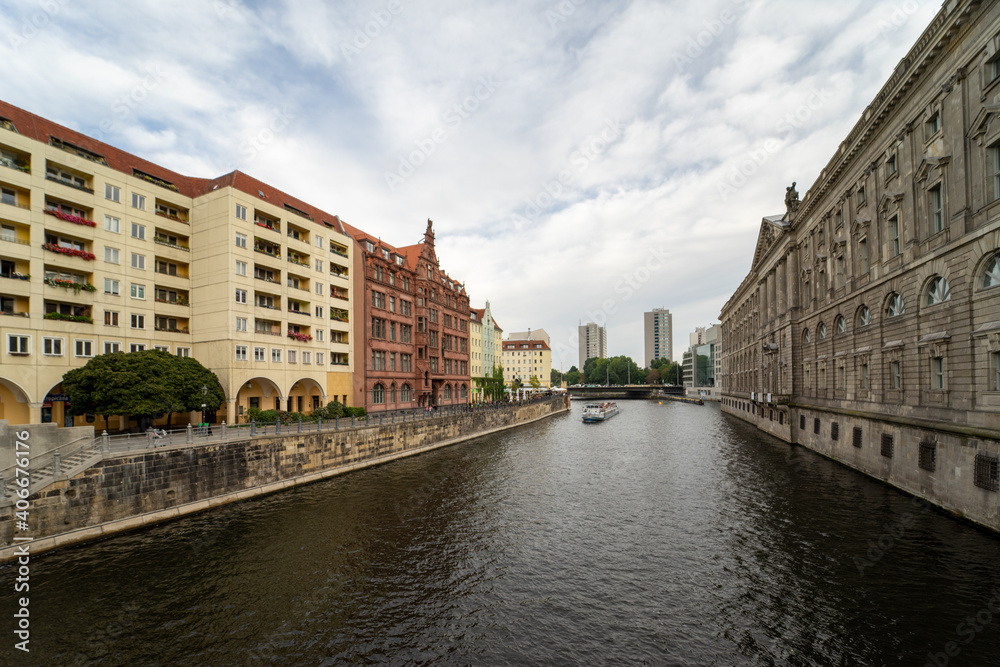 Obraz premium Berlin Rathausbrücke Spree Friedrichsgracht Deutschland 