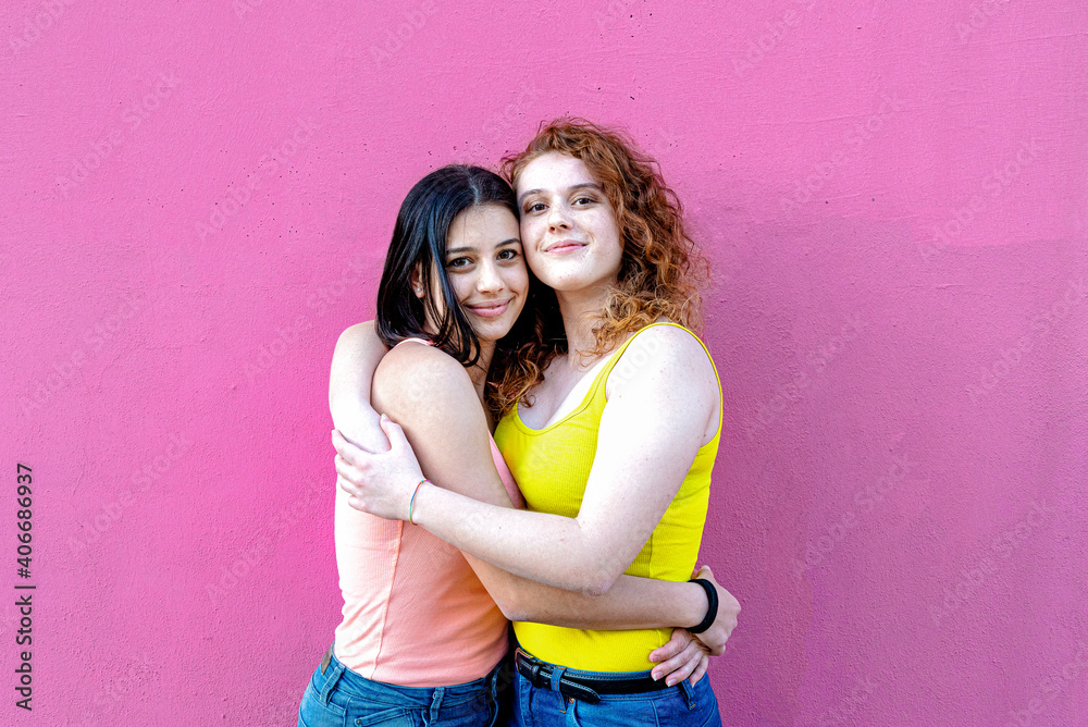 Foto de couple of young women proudly embrace, two women in love happy ...