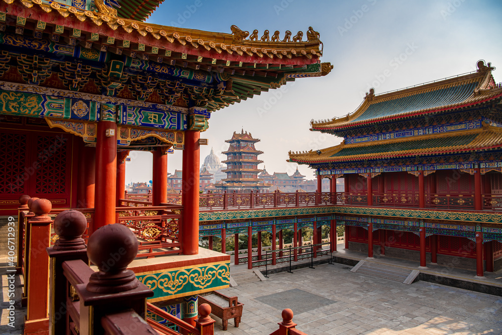 Obraz premium Buddhist temple in Penglai, Shandong, China. Copy space for text, background, wallpaper. Blue sky