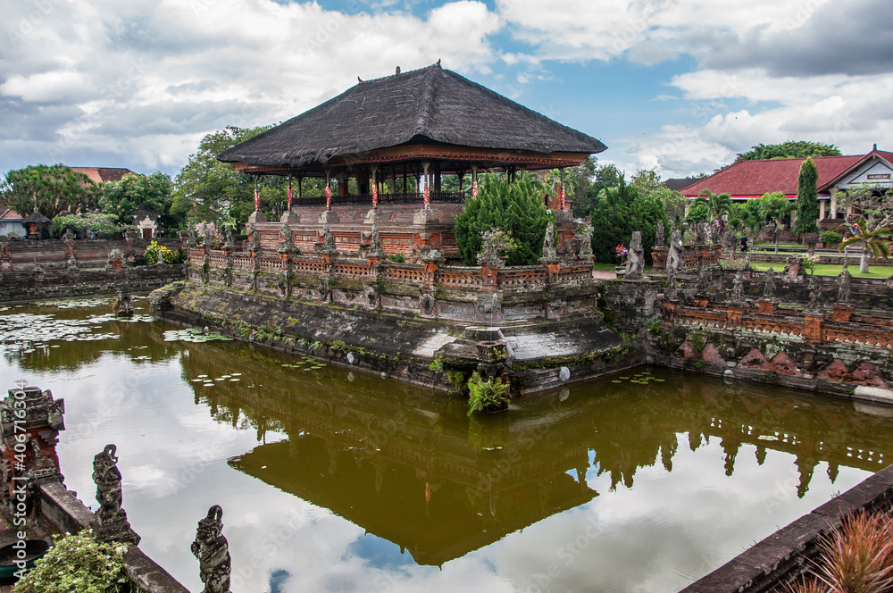 Templo antiguo de Bali. Palacio de Klungkung Templo antiguo de Bali. Palacio de Klungkung