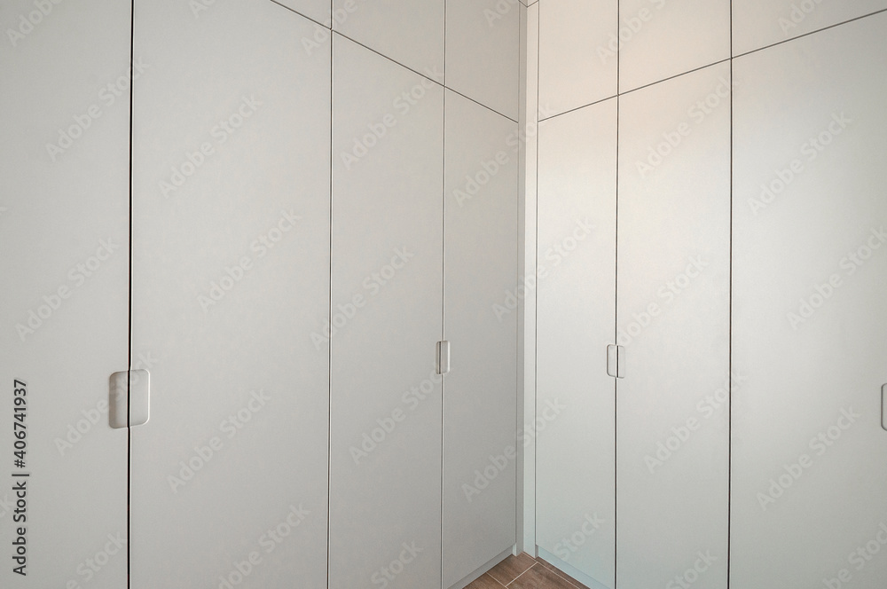Built-in wardrobes design. Built-in empty wardrobes with open doors. New house, empty rooms. Built-in wardrobes design. Built-in empty wardrobes with open doors. New house, empty rooms.