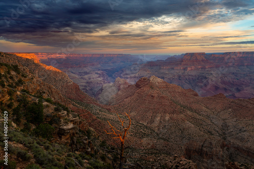 Scenic view of the Grand Canyon from the Desert View viewpoint, in the Grand Canyon National Park, at sunrise, in the State of Arizona, USA