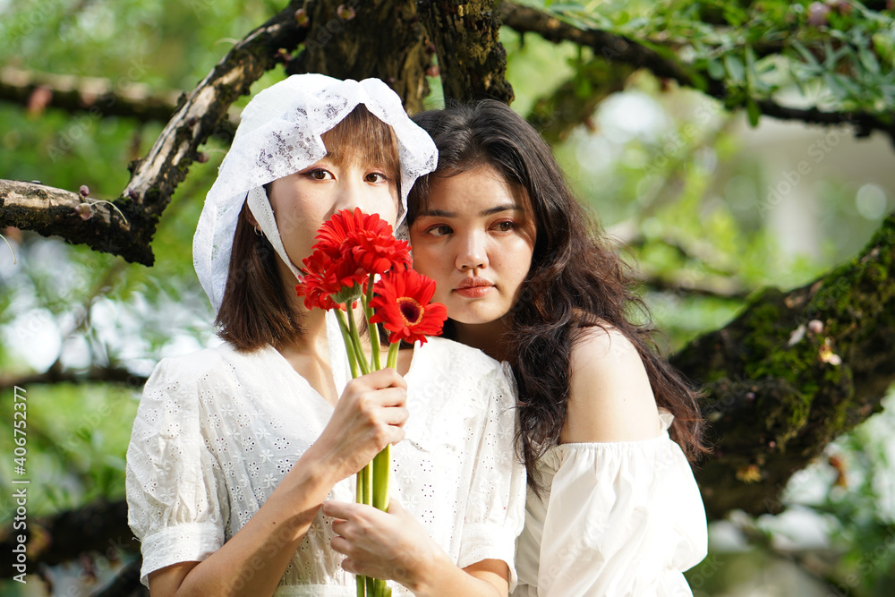 Fototapeta premium Starring girls with red Gerbera