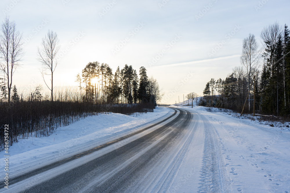 Obraz premium in the winter cold sunset black asphalt looks frozen