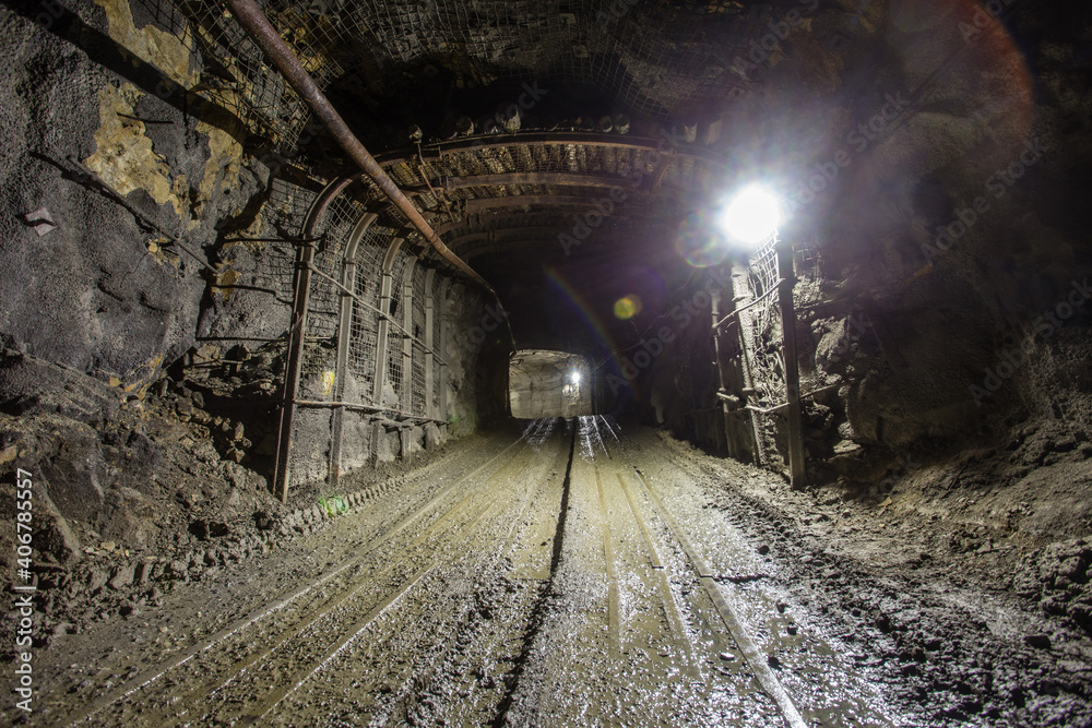 Naklejka premium Underground gold mine shaft tunnel drift with light