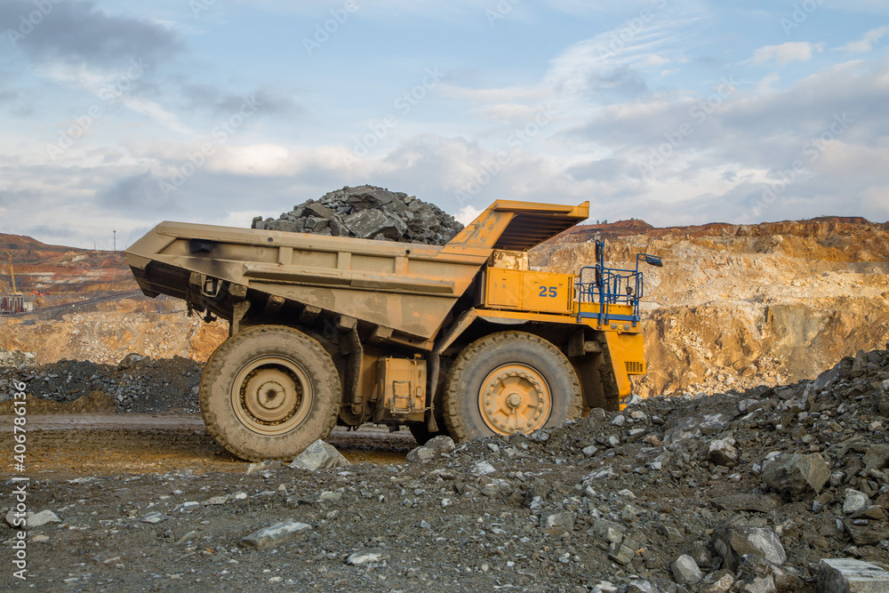 Obraz premium Dump truck minetruck on a mining site gold ore quarry