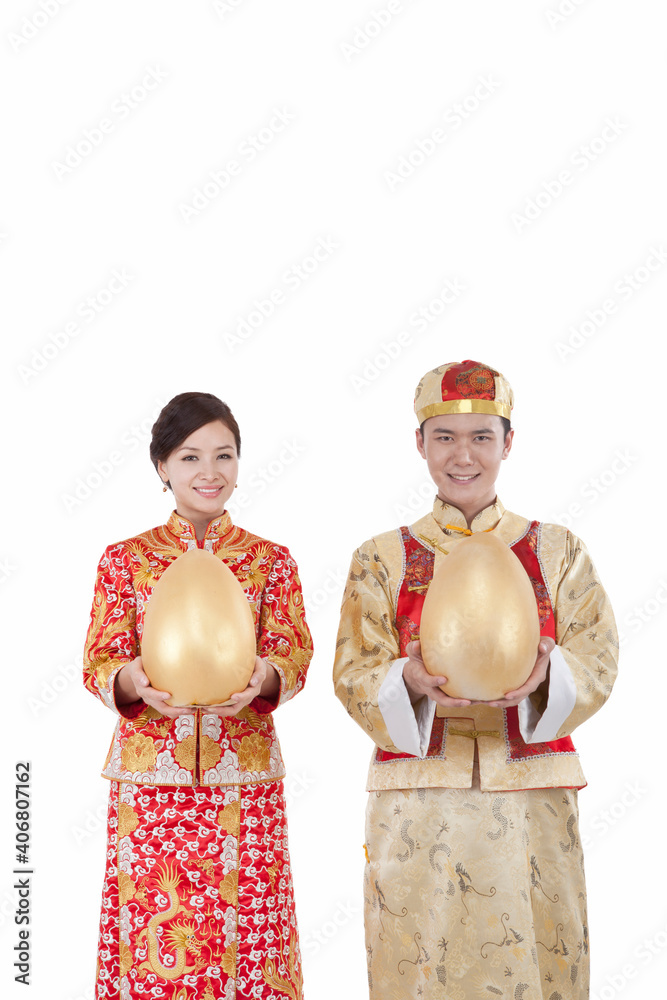 Portrait of young couple in Tang suits holding Jin Dans Portrait of young couple in Tang suits holding Jin Dans