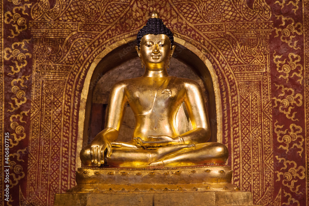 Obraz premium Phra Buddha Sihing at Wat Phra Singh in Chiang Mai