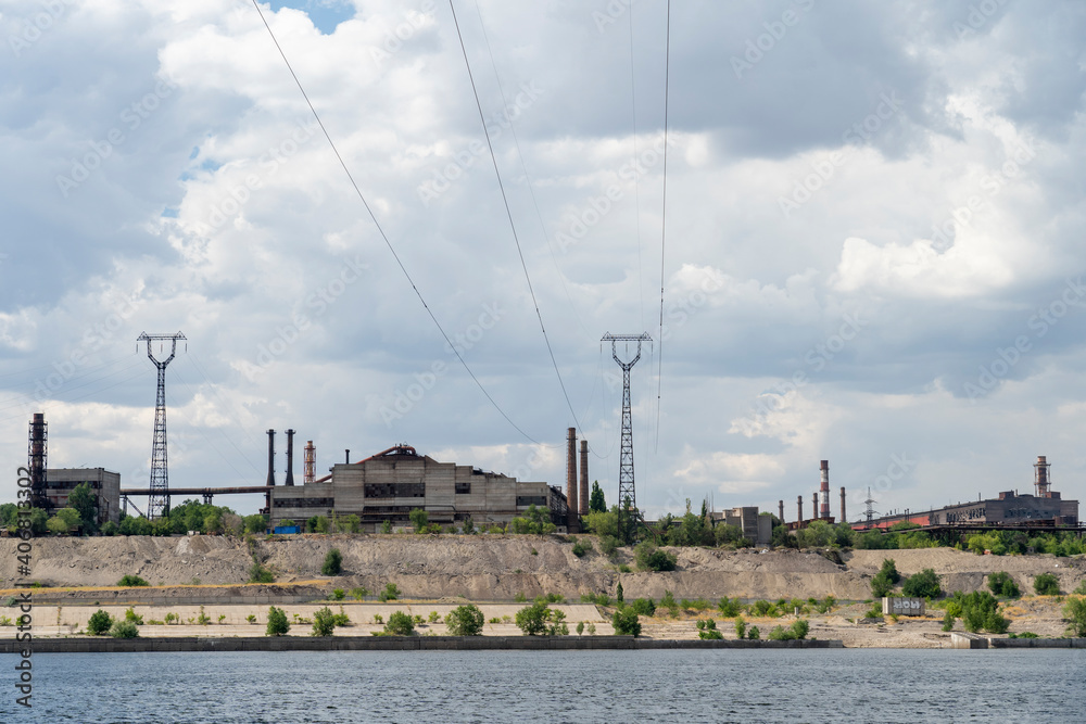 Obraz premium Volgograd, Russia, July 22, 2020, Volgograd Krasnooktyabrsky district red October combine tractor plant factory pipes