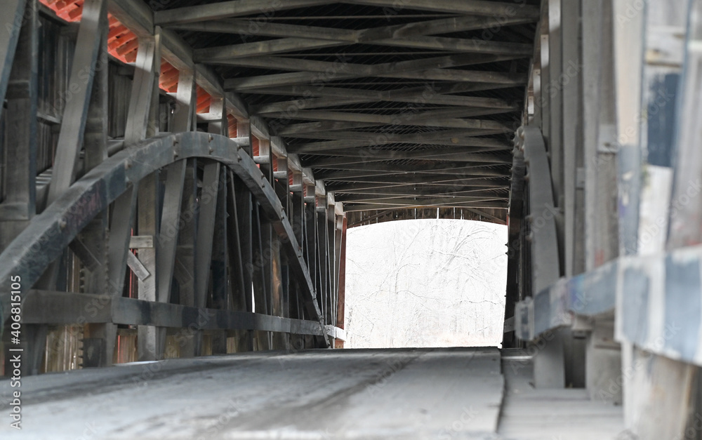 Obraz premium Covered Bridge inside