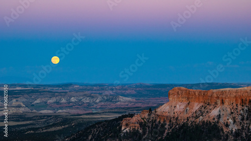 Moonrise at Bryce canyon