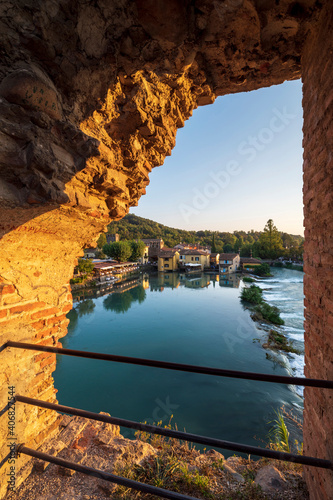 Foto Panorama from the top of a window in the stone of the medieval tower on the Mincio river
