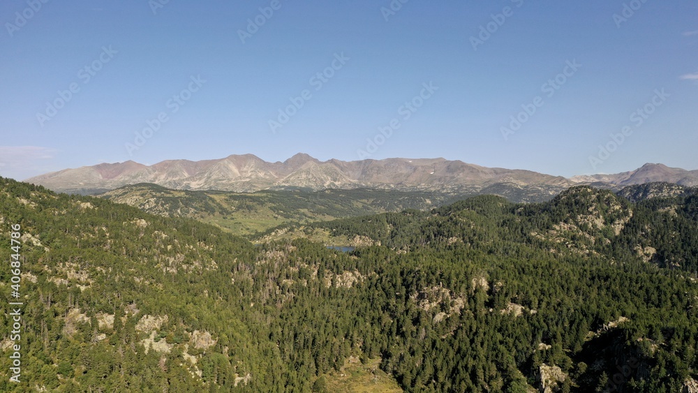 vue aérienne du massif du Carlit et des lacs des Bouillouses