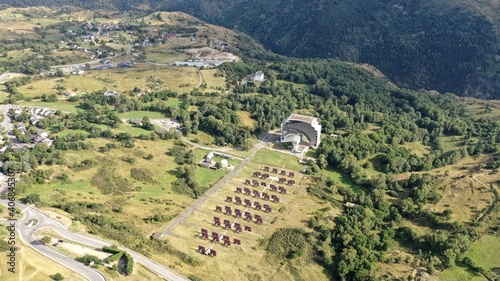 station de montagne de Font-Romeu et four solaire d'Odeillo photo