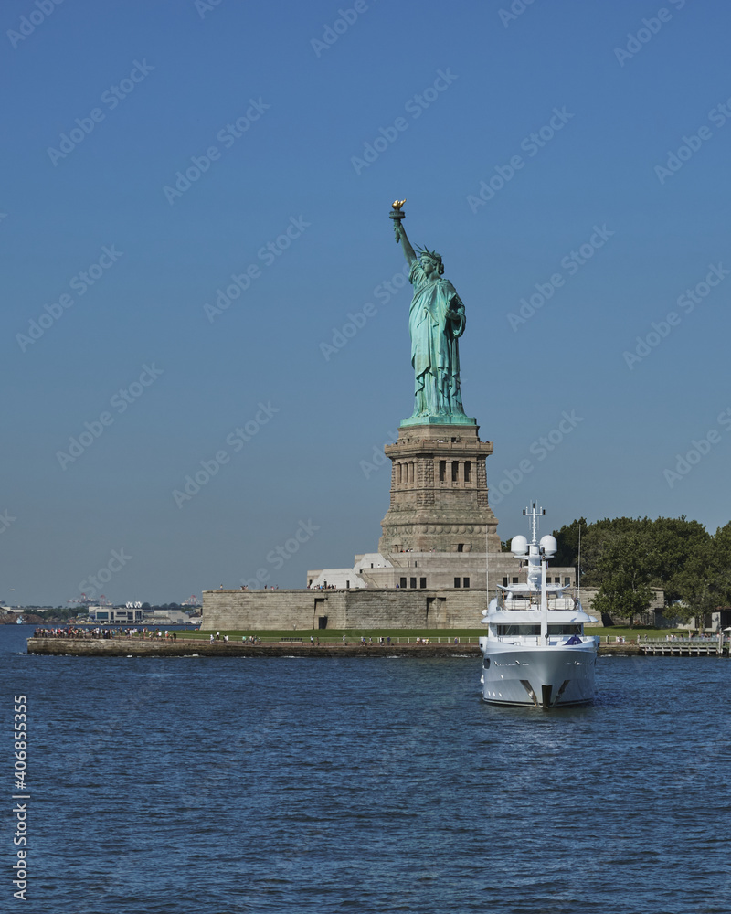 Panoramic of the Statue of Liberty with a ship in the foreground.