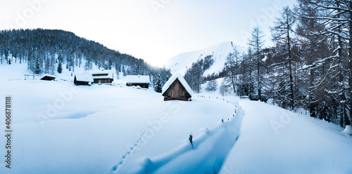 Obraz na płótnie Winter wonderland scenery with traditional mountain cabins in the Alps w salonie