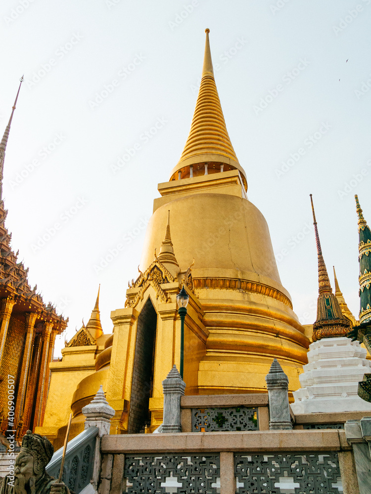 Fototapeta premium temple that doi suthep thailand gold