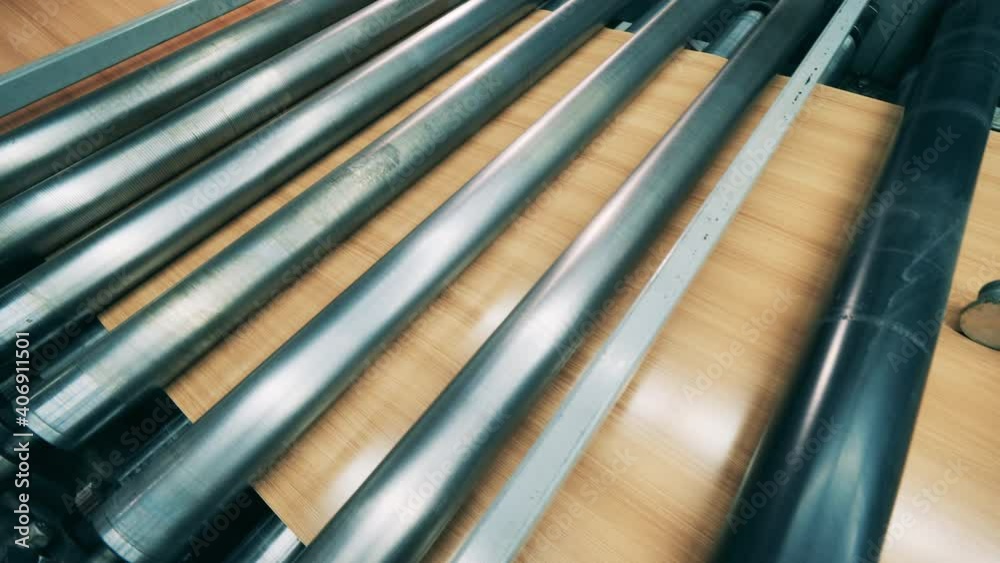 Facing material is being moved by the rolling conveyor Facing material is being moved by the rolling conveyor
