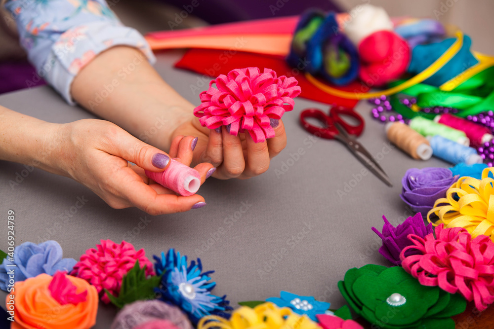 Obraz premium Woman modelling artificial flower from clay