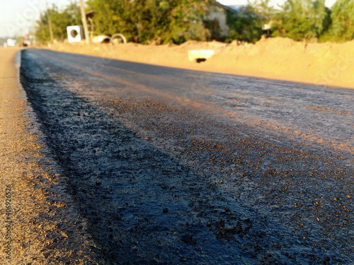 Rubber spraying for preparation of pavement In road construction