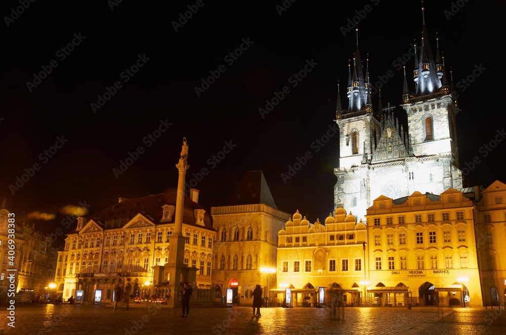 Fototapeta premium Old Town square in Prague at night