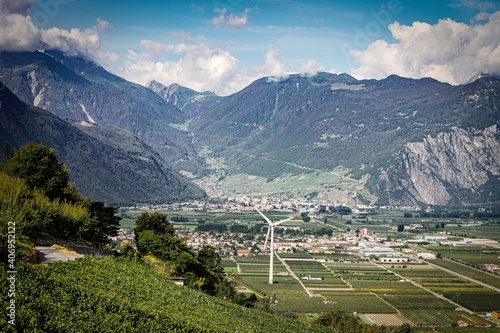 Martigny et Charrat vu depuis Saxon en Valais, Suisse photo