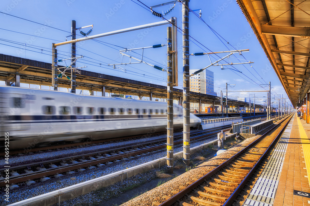 Fototapeta premium JP Shin fuji train blur
