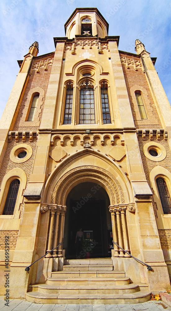 Vista con iglesia de San Cebria de Tiana, Barcelona, Catalunya, España, Europa