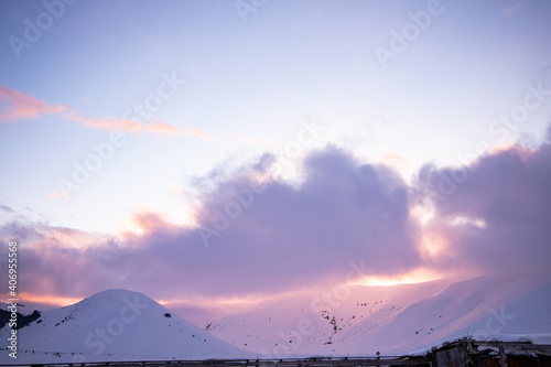 Obraz na plátně Winter sunset on the plain of castelluccio di norcia, in italy