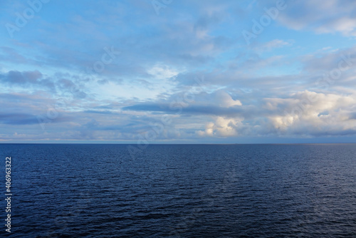 Fototapeta Naklejka Na Ścianę i Meble -  Blue sea with beautiful clouds