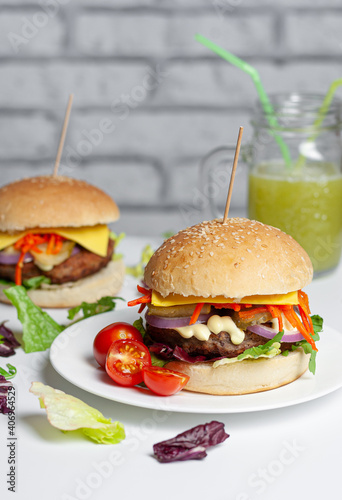 vegetarian burger, burger with soy patty, healthy eating, delicious, hamburger, burger, food, sandwich, beef, cheeseburger, cheese, lunch, snack, dinner
