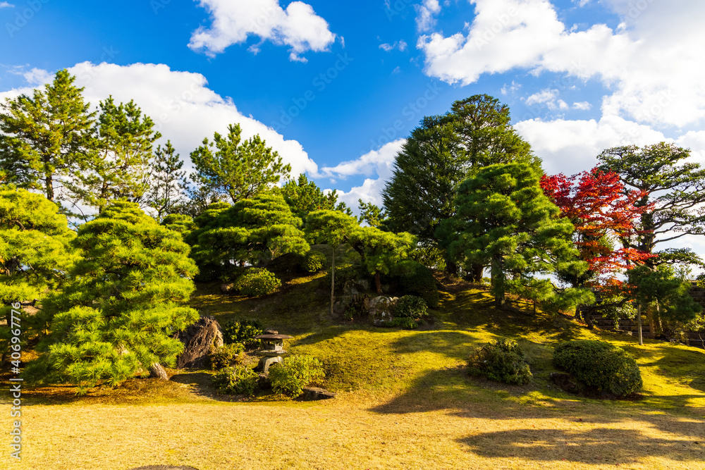 Obraz premium 秋の日本庭園 京都 二条城