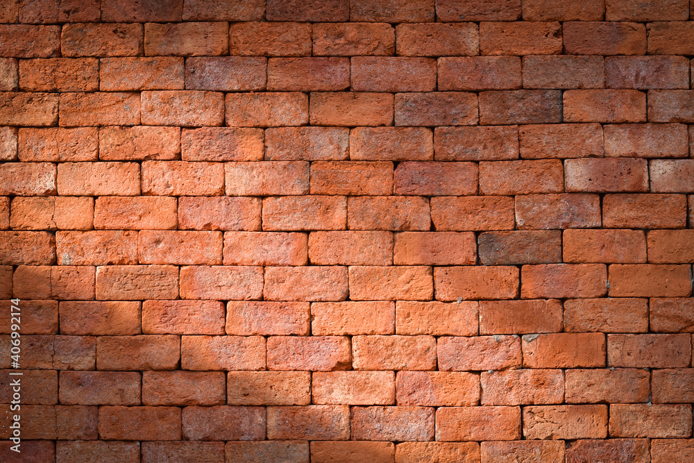 Obraz premium Red brick wall with shining light for background.