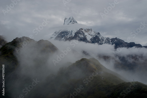 trekkingof machapuchare in nepal