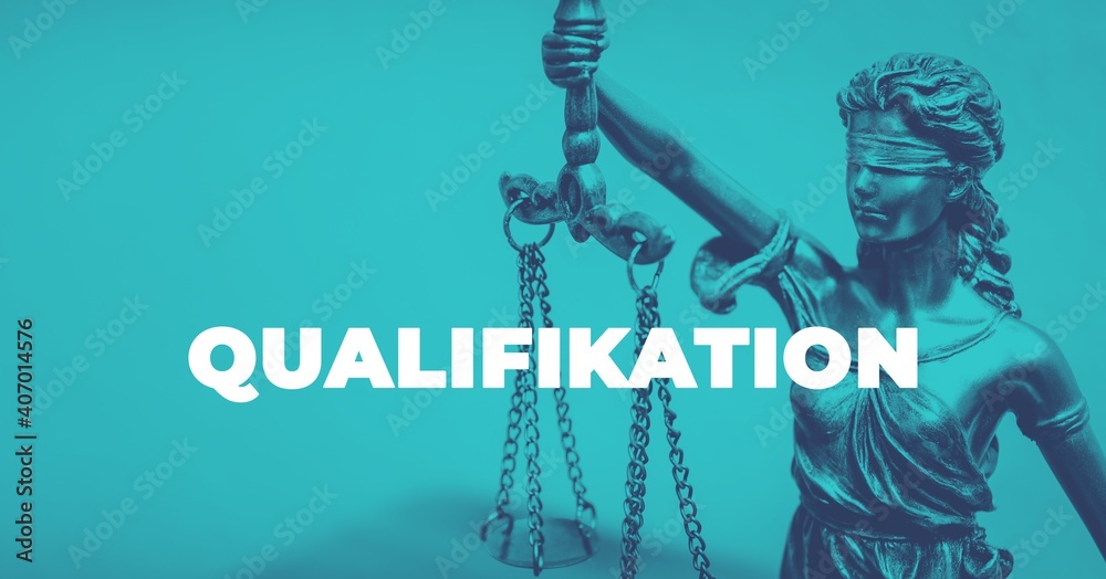 Naklejka premium Qualifikation. Close-up einer Justitia Statue. Duotone blau mit weißem Text. Symbol für Gerechtigkeit und Anwalt.