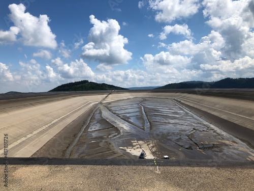 Zdjęcia prezentujące widoki górskie.