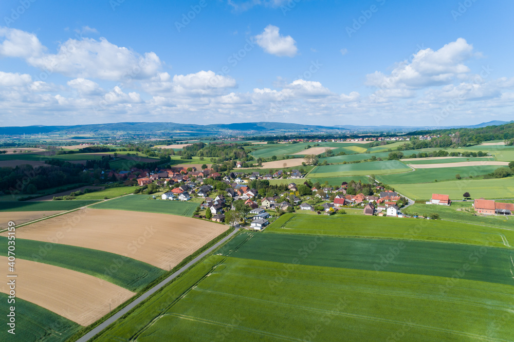 Luftaufnahme von einer ländlichen Gegend in Niedersachsen, Deutschland