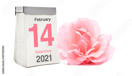 Kalender und Rose  zum Valentinstag