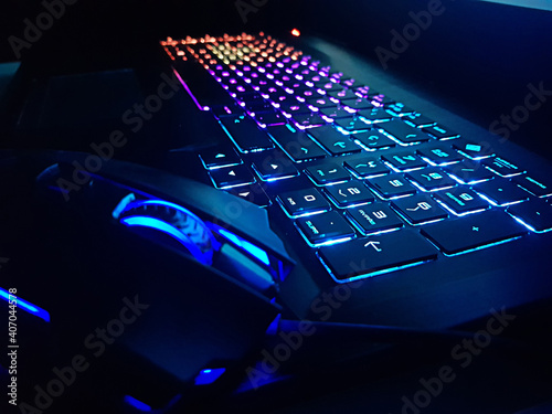 keyboard and mouse gamer in online game
