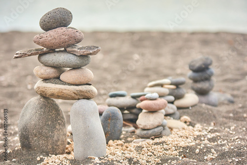 Canvas Print artistically arranged stones in the Japanese Suiseki style on santorini beach