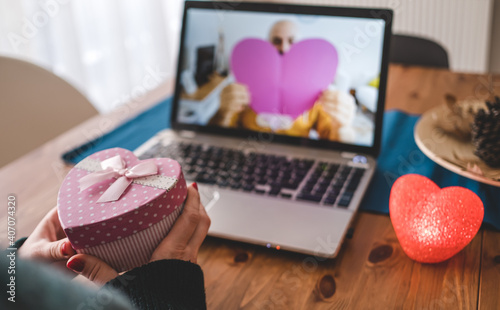 Couples giving gifts with their girlfriend via video conference.