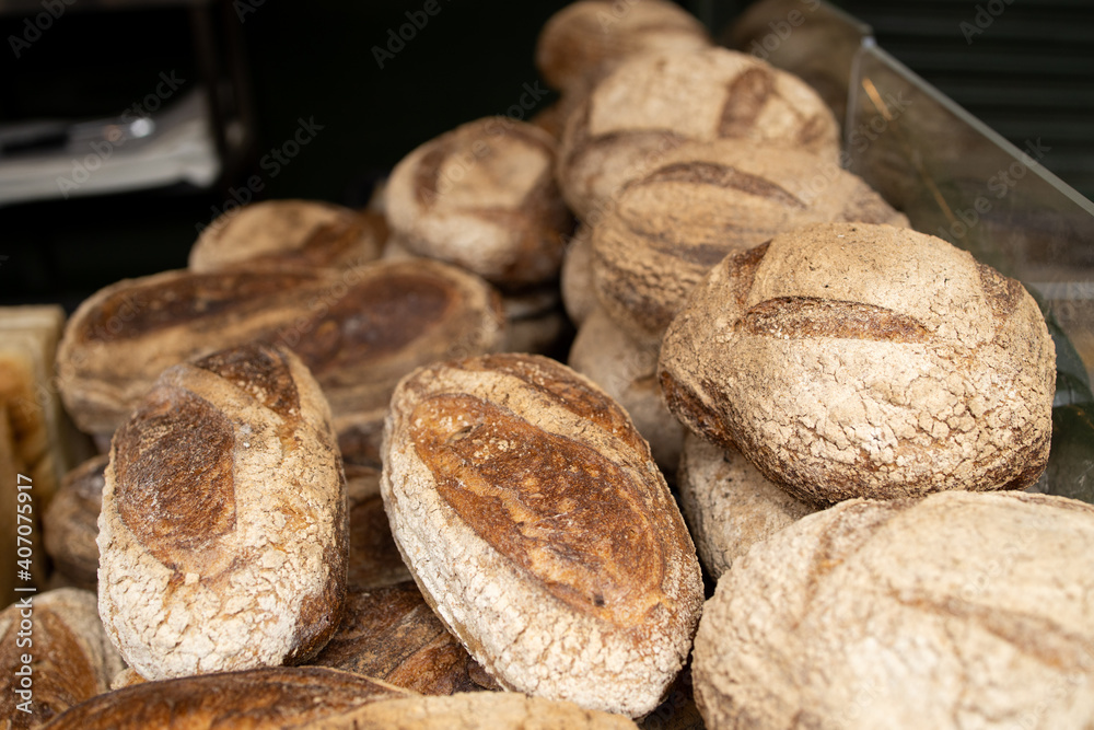 Naklejka premium Fresh of breads in a bakery shop