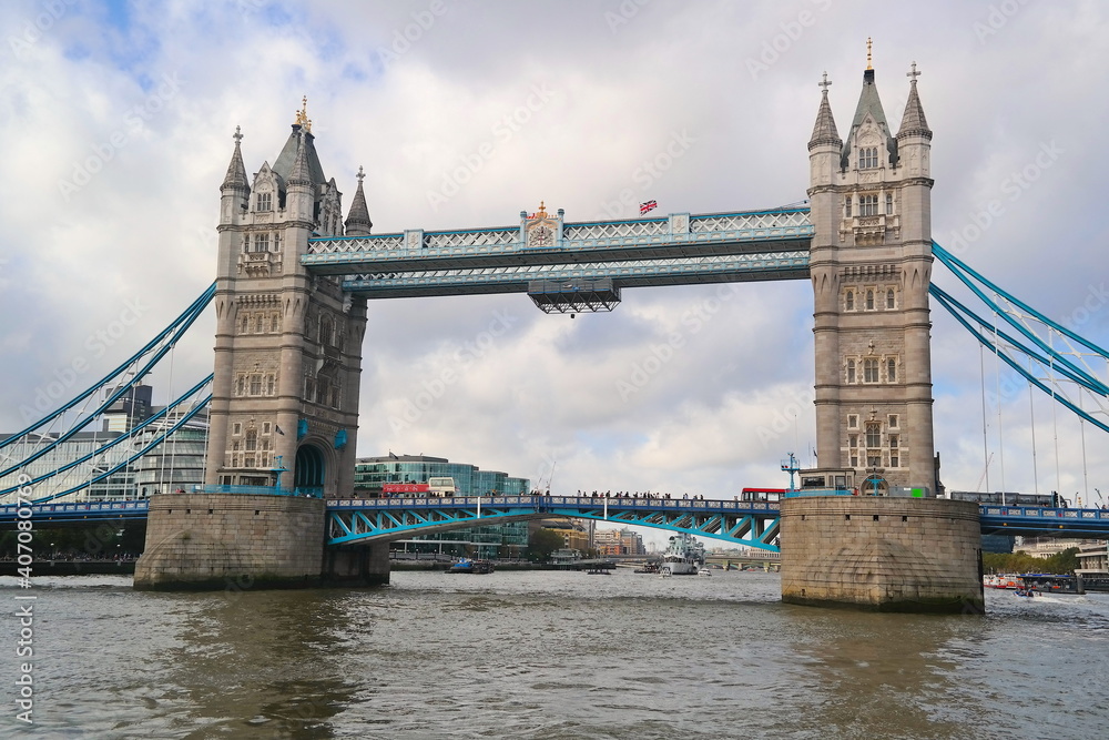 Obraz premium England - London with the Tower Bridge and the Themes