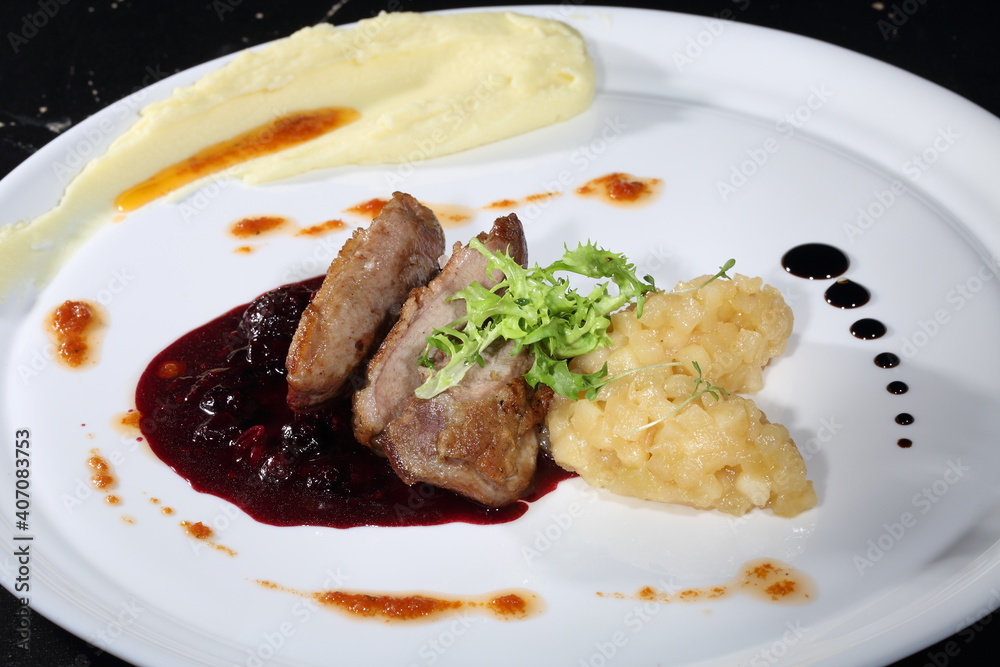Peking duck with mashed potatoes and cranberry sauce Peking duck with mashed potatoes and cranberry sauce